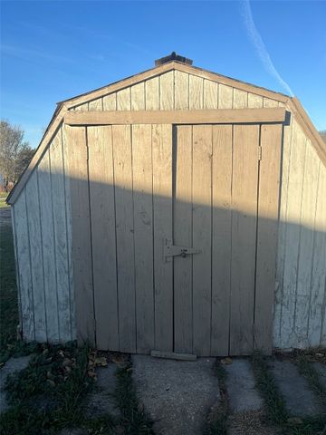 301 S Walnut Avenue, Garrison, IA 52229