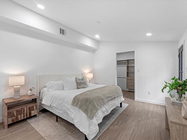 1826 Woodcrest Drive, Houston, TX 77018