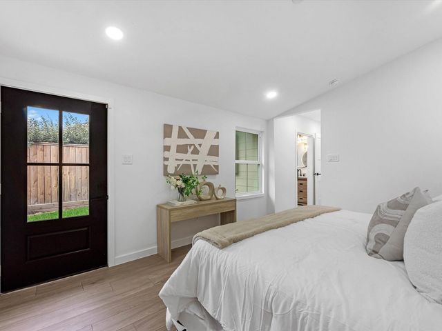 1826 Woodcrest Drive, Houston, TX 77018