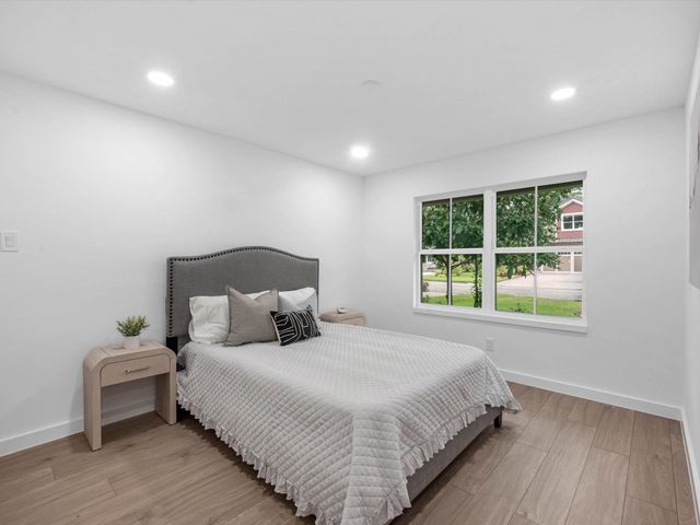 1826 Woodcrest Drive, Houston, TX 77018