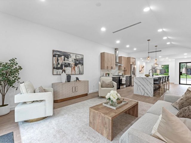 1826 Woodcrest Drive, Houston, TX 77018