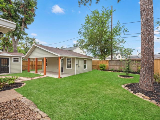 1826 Woodcrest Drive, Houston, TX 77018