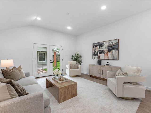 1826 Woodcrest Drive, Houston, TX 77018