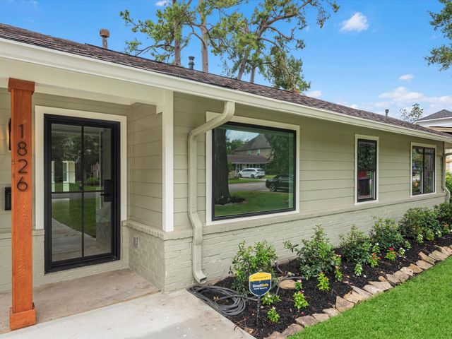 1826 Woodcrest Drive, Houston, TX 77018