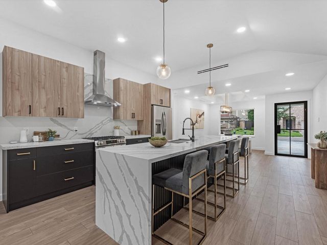 1826 Woodcrest Drive, Houston, TX 77018