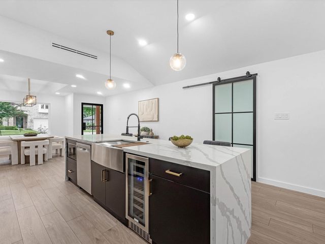 1826 Woodcrest Drive, Houston, TX 77018