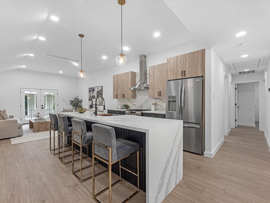 1826 Woodcrest Drive, Houston, TX 77018