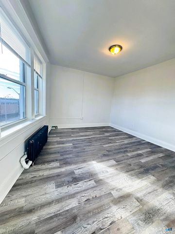 1220 State Street 3, Bridgeport, CT 06605