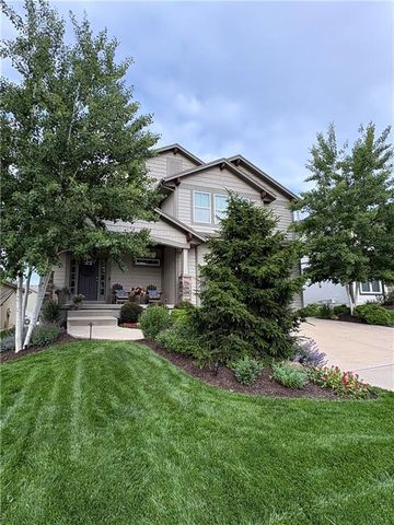 390 N Cedar Hills Street, Olathe, KS 66061
