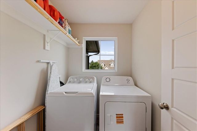 390 N Cedar Hills Street, Olathe, KS 66061