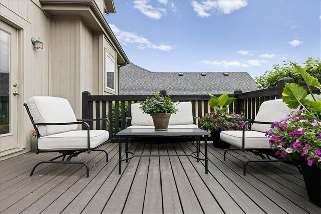 390 N Cedar Hills Street, Olathe, KS 66061
