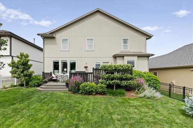 390 N Cedar Hills Street, Olathe, KS 66061