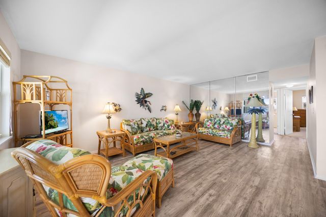 100 Shore Court 104, North Palm Beach, FL 33408