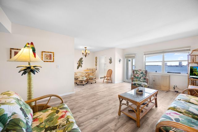 100 Shore Court 104, North Palm Beach, FL 33408