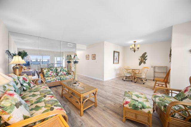 100 Shore Court 104, North Palm Beach, FL 33408