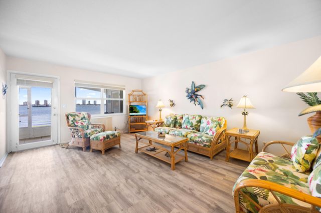 100 Shore Court 104, North Palm Beach, FL 33408