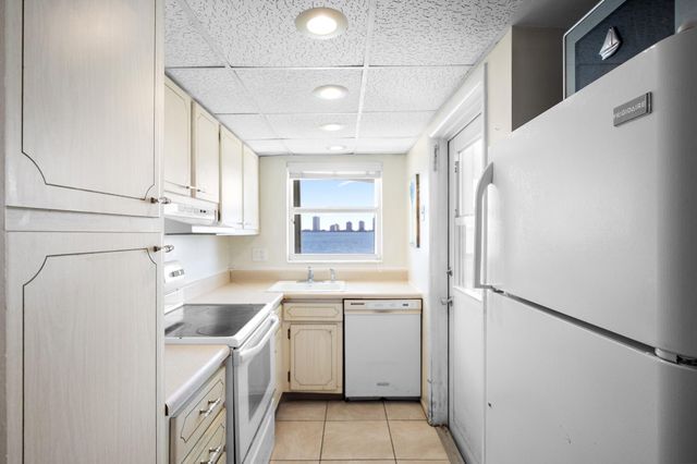 100 Shore Court 104, North Palm Beach, FL 33408