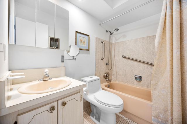 100 Shore Court 104, North Palm Beach, FL 33408