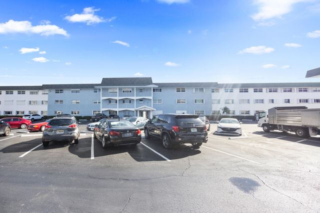 100 Shore Court 104, North Palm Beach, FL 33408