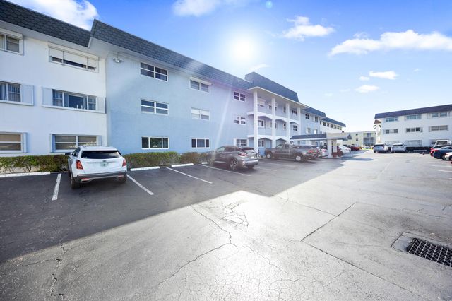 100 Shore Court 104, North Palm Beach, FL 33408