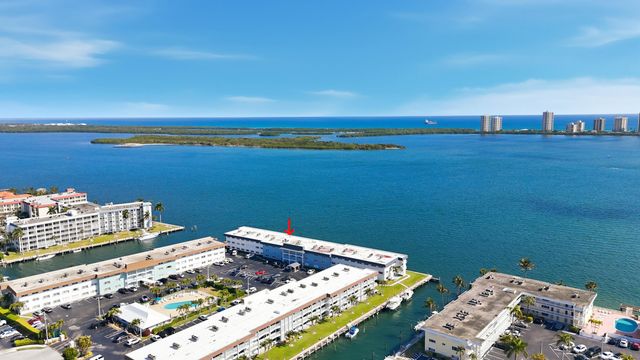 100 Shore Court 104, North Palm Beach, FL 33408