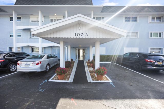 100 Shore Court 104, North Palm Beach, FL 33408