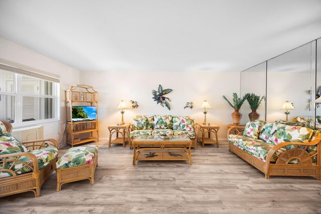 100 Shore Court 104, North Palm Beach, FL 33408