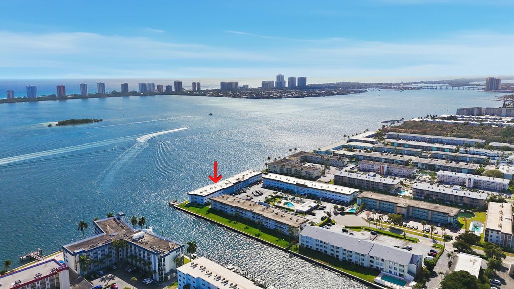 100 Shore Court 104, North Palm Beach, FL 33408