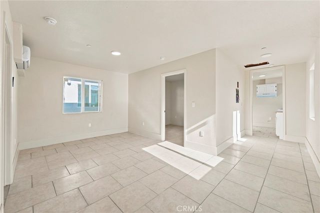 2019 105th Street, Los Angeles, CA 90002