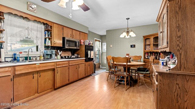 4912 Cedar Brook Ct, Louisville, KY 40219
