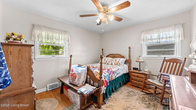 4912 Cedar Brook Ct, Louisville, KY 40219