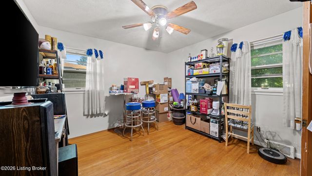 4912 Cedar Brook Ct, Louisville, KY 40219