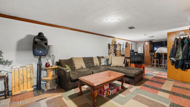4912 Cedar Brook Ct, Louisville, KY 40219