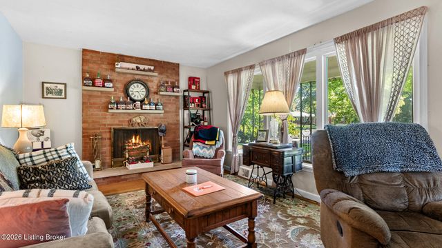 4912 Cedar Brook Ct, Louisville, KY 40219