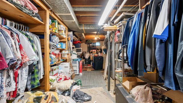 4912 Cedar Brook Ct, Louisville, KY 40219
