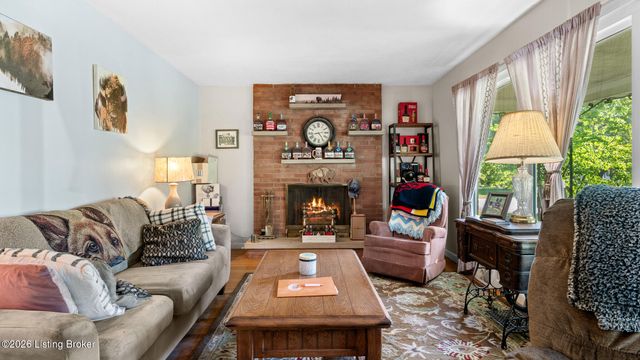 4912 Cedar Brook Ct, Louisville, KY 40219