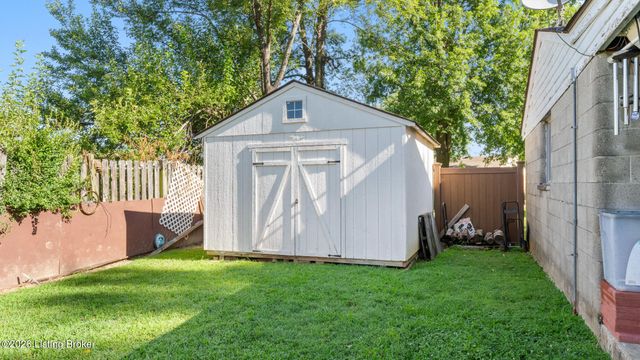 4912 Cedar Brook Ct, Louisville, KY 40219