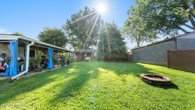 4912 Cedar Brook Ct, Louisville, KY 40219