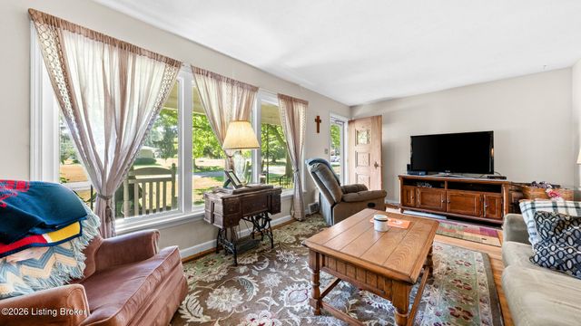 4912 Cedar Brook Ct, Louisville, KY 40219