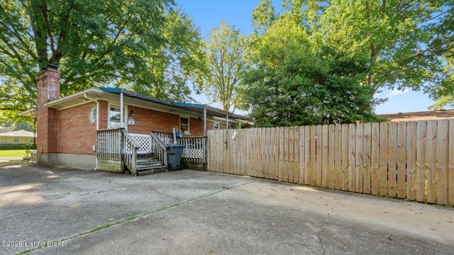 4912 Cedar Brook Ct, Louisville, KY 40219