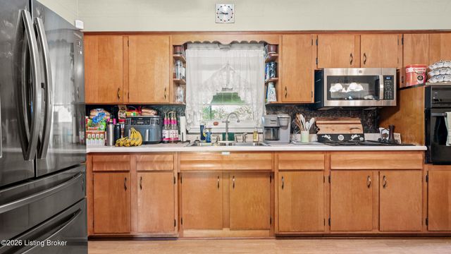 4912 Cedar Brook Ct, Louisville, KY 40219
