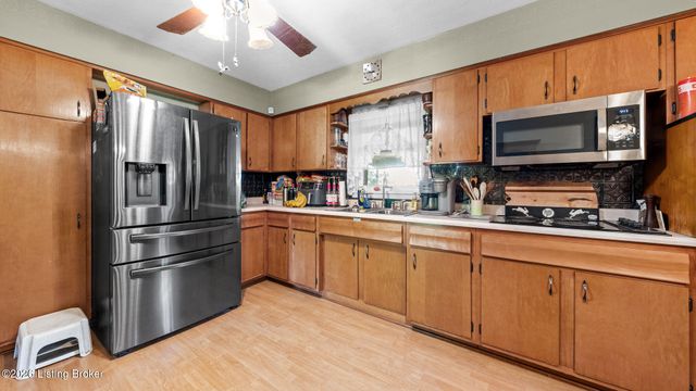 4912 Cedar Brook Ct, Louisville, KY 40219