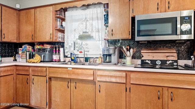 4912 Cedar Brook Ct, Louisville, KY 40219