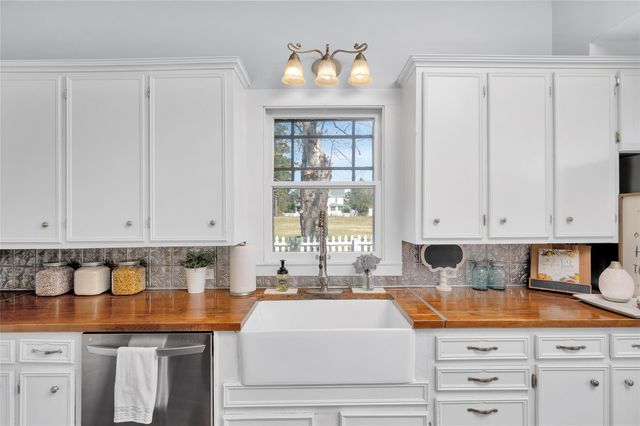 10152 Fm 949, Cat Spring, TX 78933