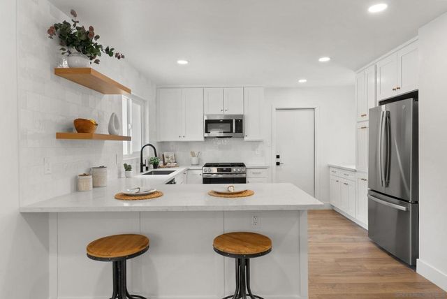 2665 Luna, San Diego, CA 92117