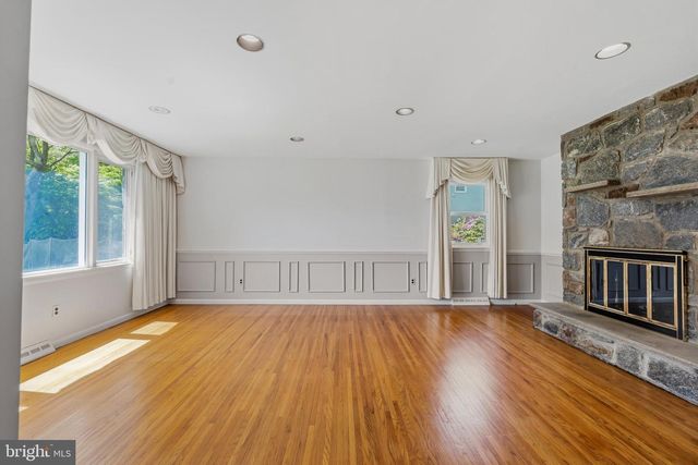 417 MONMOUTH DR, Cherry Hill, NJ 08002
