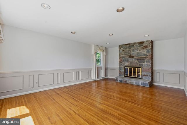 417 MONMOUTH DR, Cherry Hill, NJ 08002