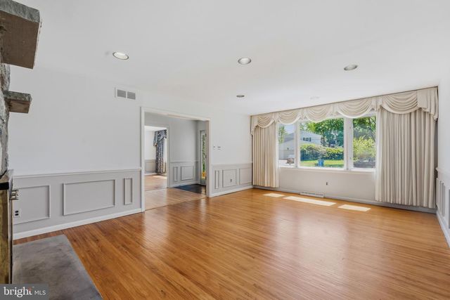417 MONMOUTH DR, Cherry Hill, NJ 08002