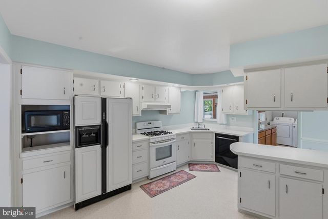 417 MONMOUTH DR, Cherry Hill, NJ 08002