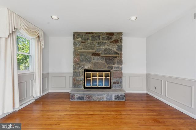 417 MONMOUTH DR, Cherry Hill, NJ 08002